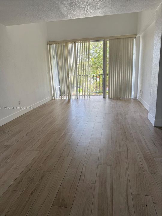 For Rent: $1,950 (1 beds, 1 baths, 620 Square Feet)