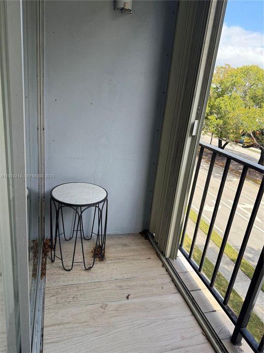 For Rent: $1,950 (1 beds, 1 baths, 620 Square Feet)