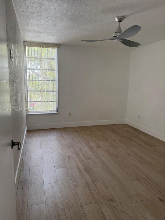 For Rent: $1,950 (1 beds, 1 baths, 620 Square Feet)