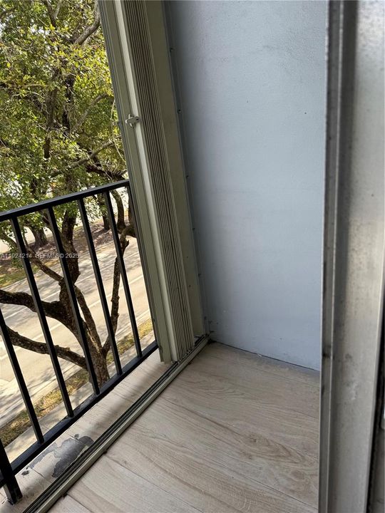 For Rent: $1,950 (1 beds, 1 baths, 620 Square Feet)