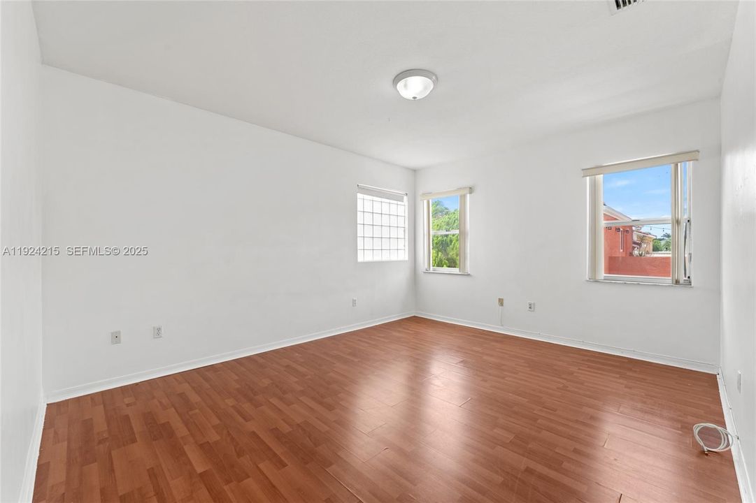 For Sale: $760,000 (3 beds, 2 baths, 1760 Square Feet)