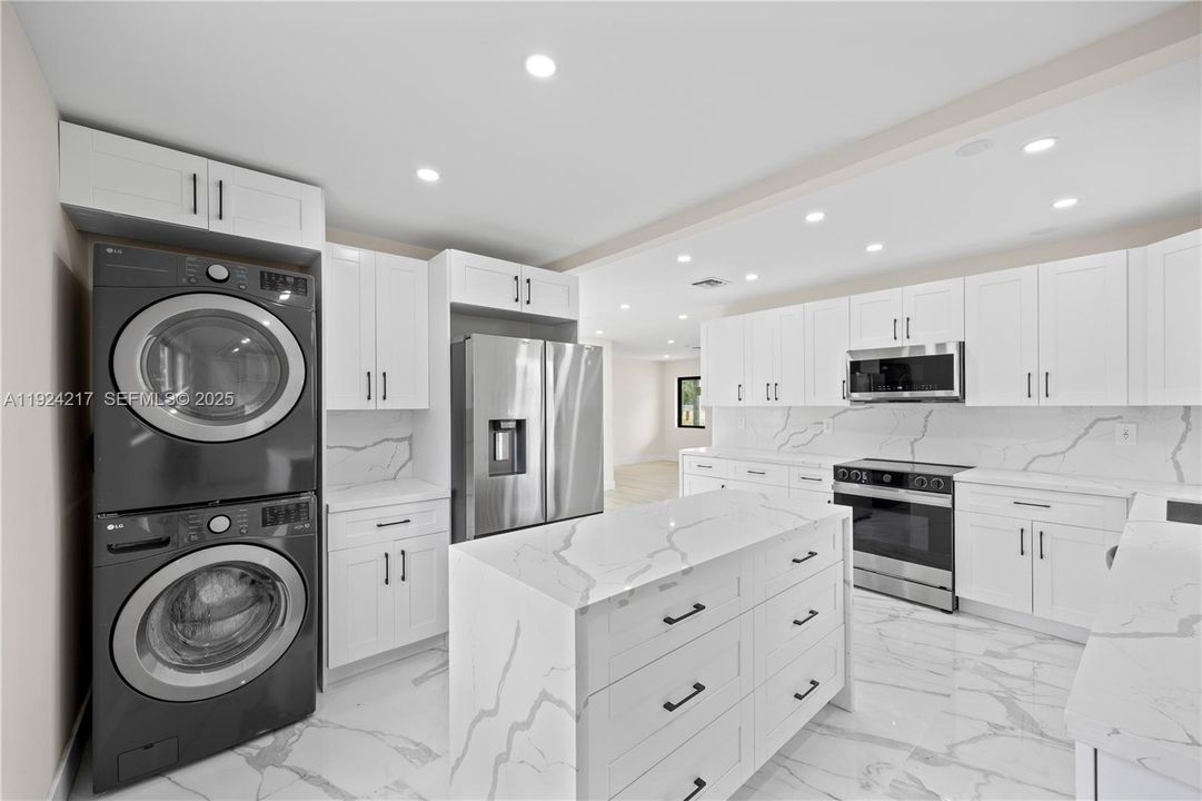 На продажу: $579,900 (3 спален, 2 ванн, 1230 Квадратных фут)