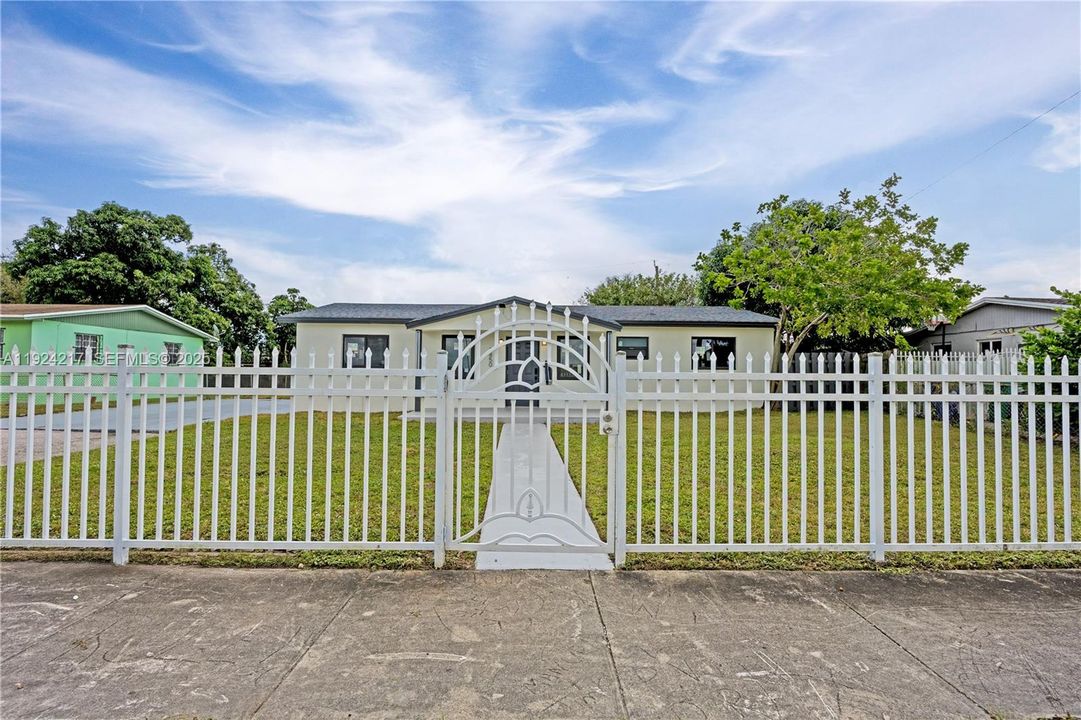 На продажу: $579,900 (3 спален, 2 ванн, 1230 Квадратных фут)