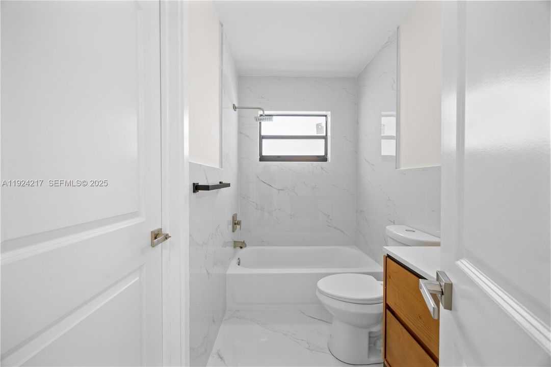 На продажу: $579,900 (3 спален, 2 ванн, 1230 Квадратных фут)