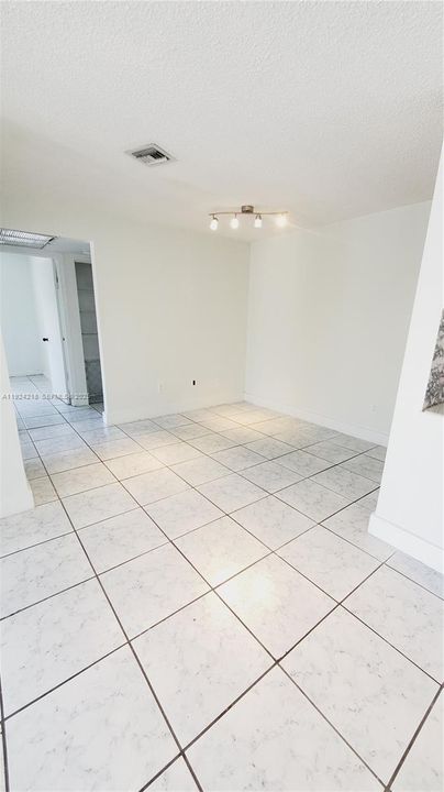For Sale: $249,000 (2 beds, 2 baths, 750 Square Feet)