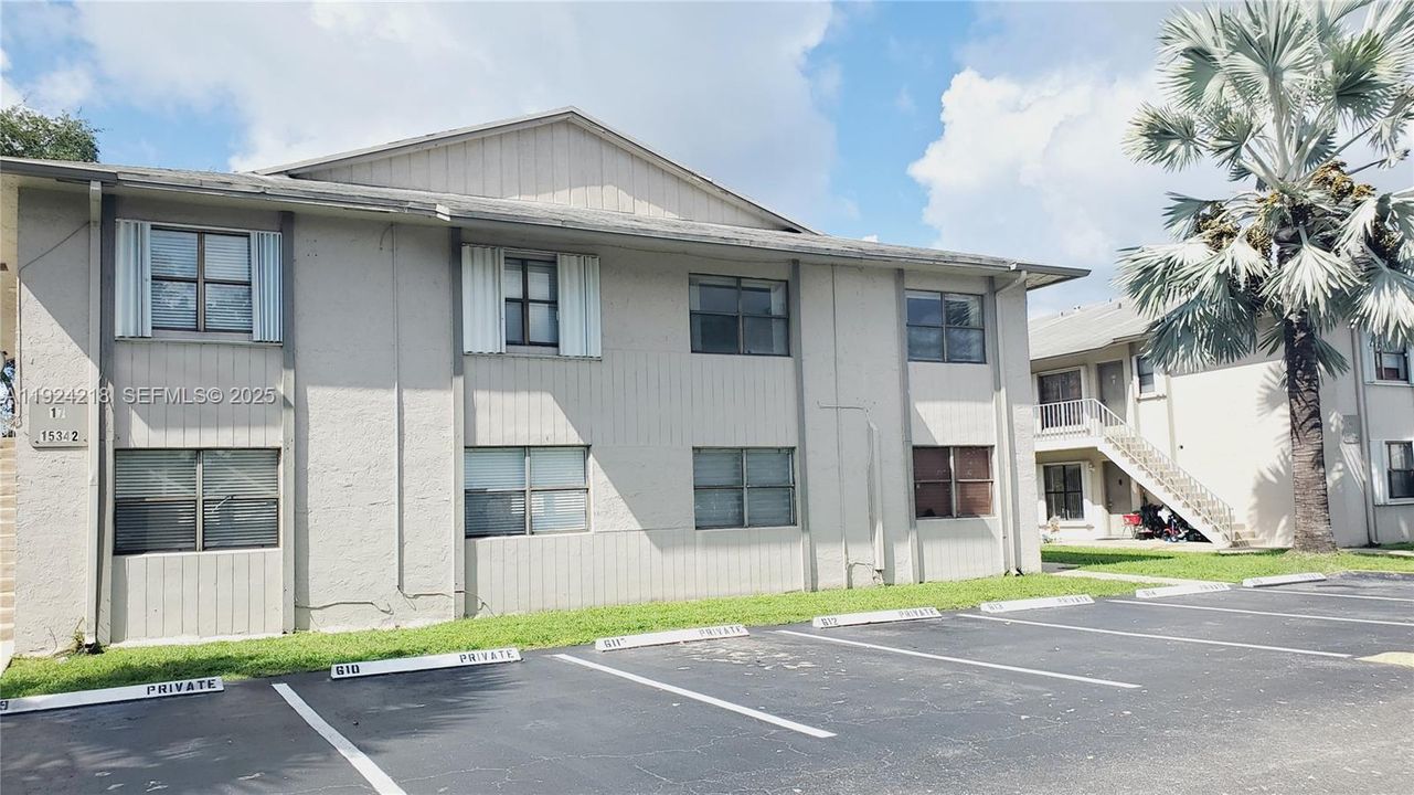 For Sale: $249,000 (2 beds, 2 baths, 750 Square Feet)