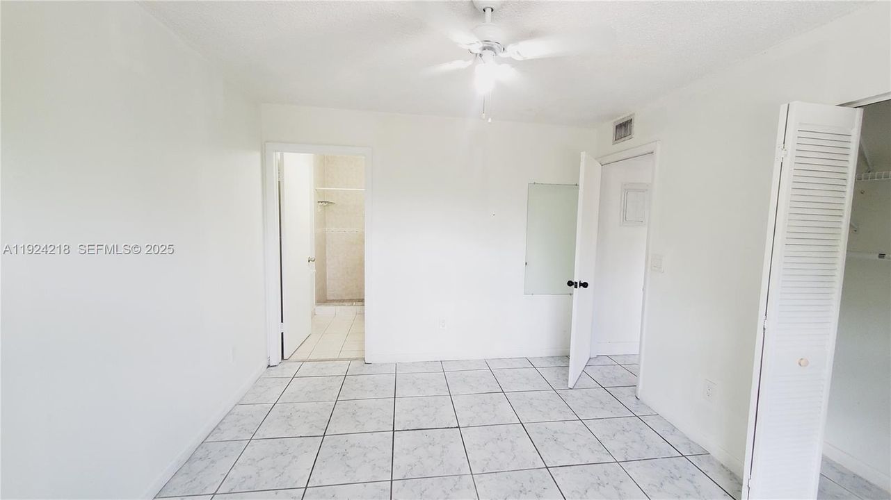 For Sale: $249,000 (2 beds, 2 baths, 750 Square Feet)