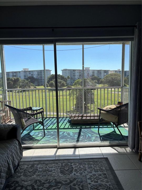 出租: $1,800 (1 贝兹, 1 浴室, 900 平方英尺)