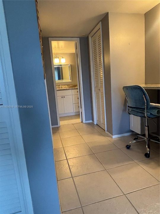 出租: $1,800 (1 贝兹, 1 浴室, 900 平方英尺)