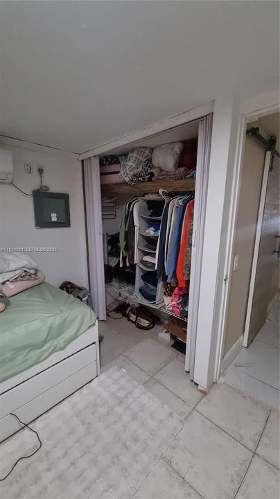 For Sale: $250,000 (3 beds, 2 baths, 5290 Square Feet)