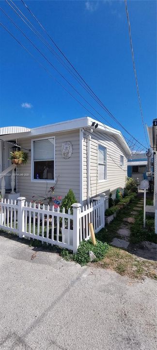 For Sale: $250,000 (3 beds, 2 baths, 5290 Square Feet)