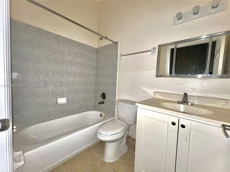 For Rent: $1,800 (1 beds, 1 baths, 700 Square Feet)