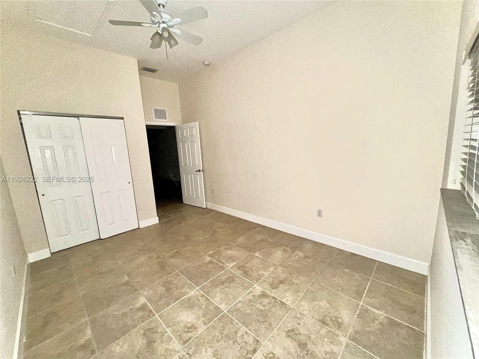 For Rent: $1,800 (1 beds, 1 baths, 700 Square Feet)