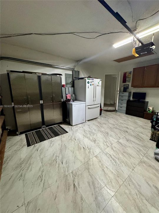 For Rent: $3,900 (4 beds, 2 baths, 1510 Square Feet)