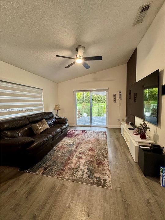 For Rent: $3,900 (4 beds, 2 baths, 1510 Square Feet)