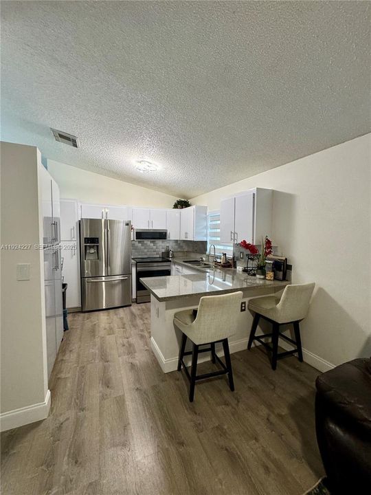 For Rent: $3,900 (4 beds, 2 baths, 1510 Square Feet)