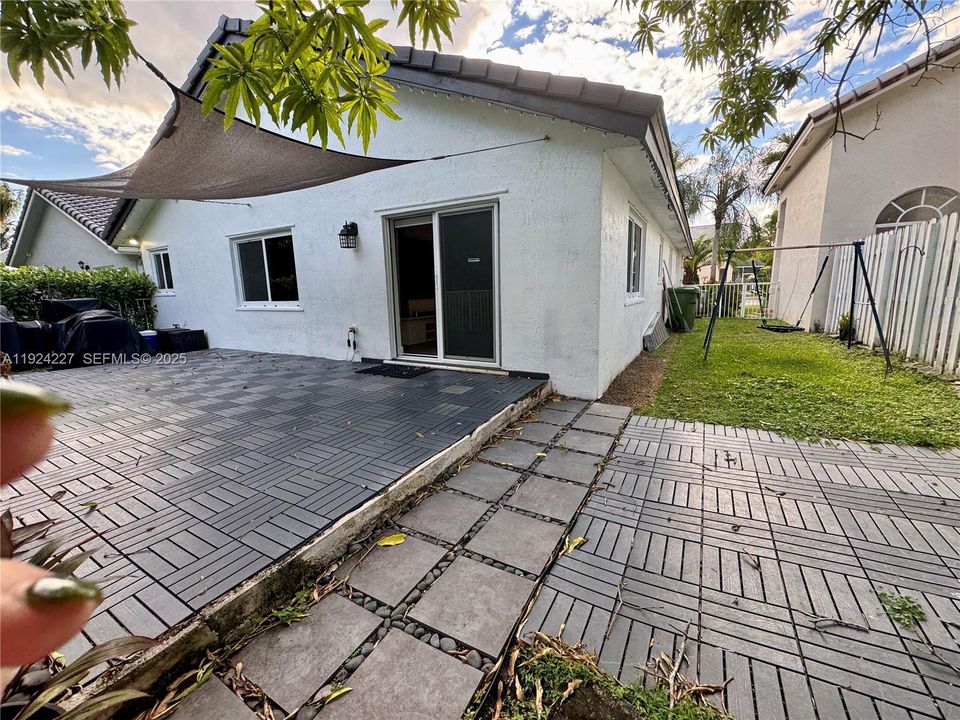 For Rent: $3,900 (4 beds, 2 baths, 1510 Square Feet)