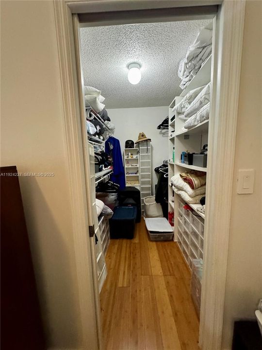 For Rent: $3,900 (4 beds, 2 baths, 1510 Square Feet)