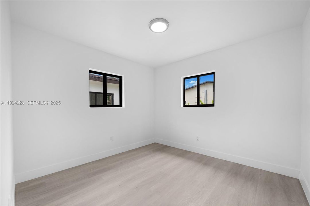 В аренду: $3,990 (6 спален, 3 ванн, 2329 Квадратных фут)