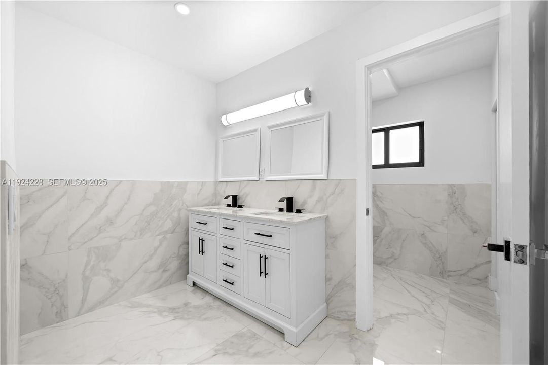 В аренду: $3,990 (6 спален, 3 ванн, 2329 Квадратных фут)