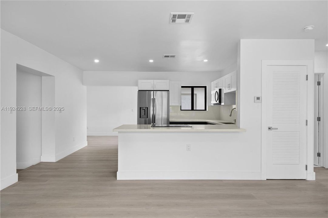 В аренду: $3,990 (6 спален, 3 ванн, 2329 Квадратных фут)