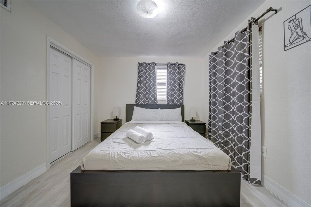 出租: $2,200 (2 贝兹, 1 浴室, 4648 平方英尺)