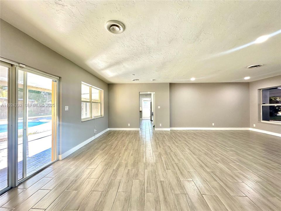 For Rent: $3,700 (3 beds, 2 baths, 1628 Square Feet)