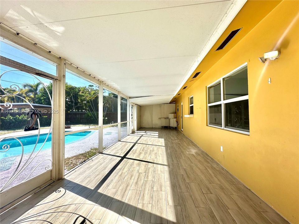 For Rent: $3,700 (3 beds, 2 baths, 1628 Square Feet)