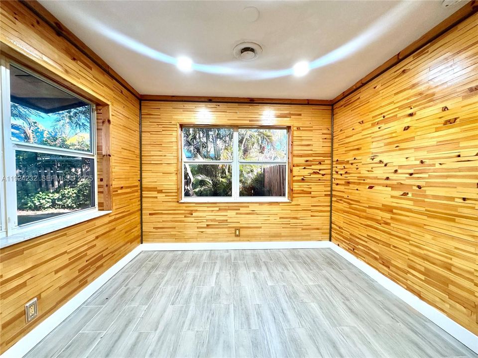 For Rent: $3,700 (3 beds, 2 baths, 1628 Square Feet)