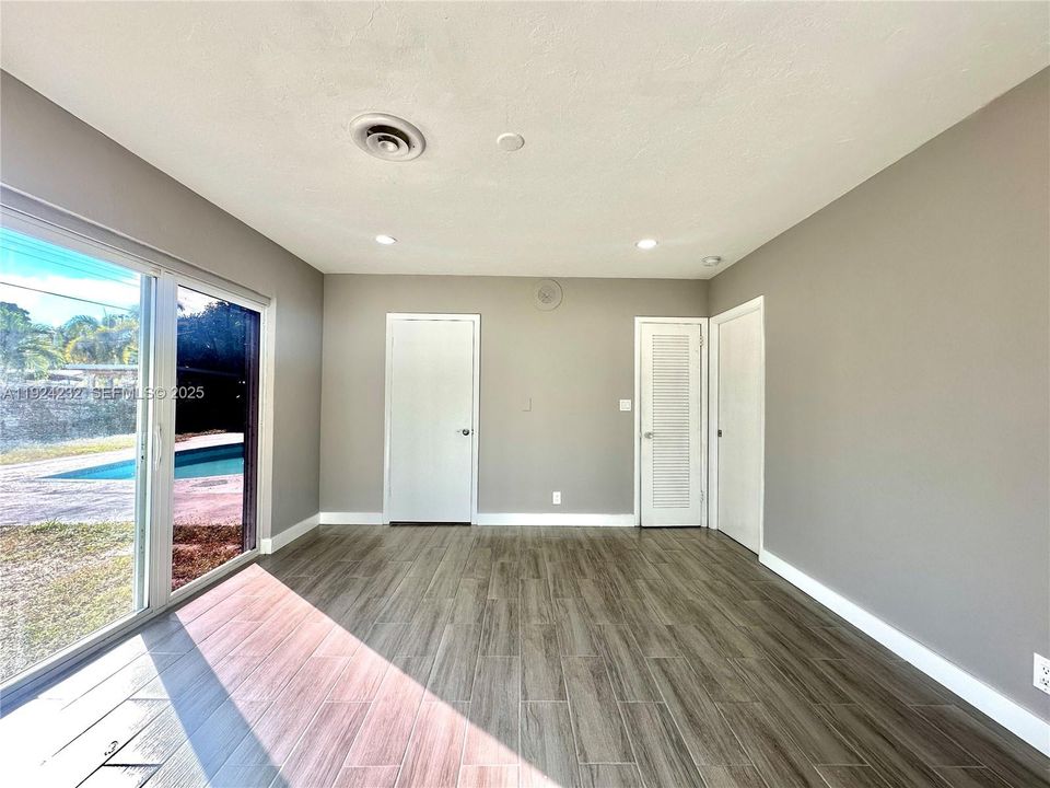 For Rent: $3,700 (3 beds, 2 baths, 1628 Square Feet)