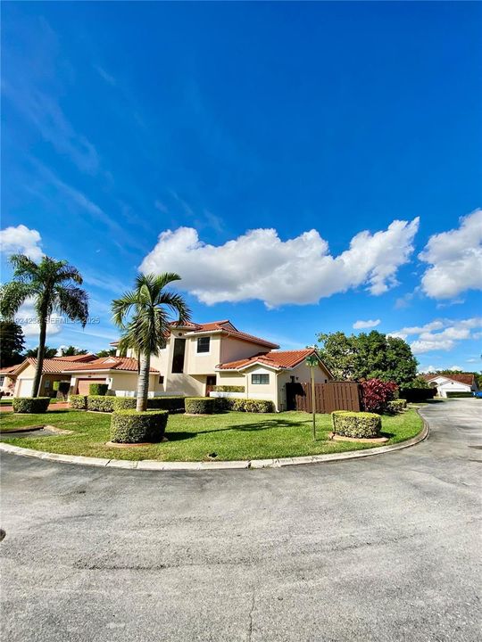 En Venta: $830,000 (3 camas, 2 baños, 2669 Pies cuadrados)