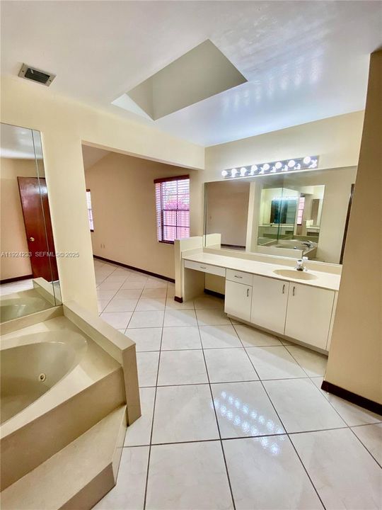 На продажу: $830,000 (3 спален, 2 ванн, 2669 Квадратных фут)