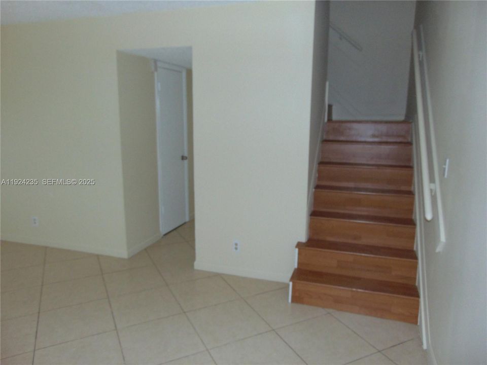 For Rent: $2,700 (3 beds, 2 baths, 1630 Square Feet)