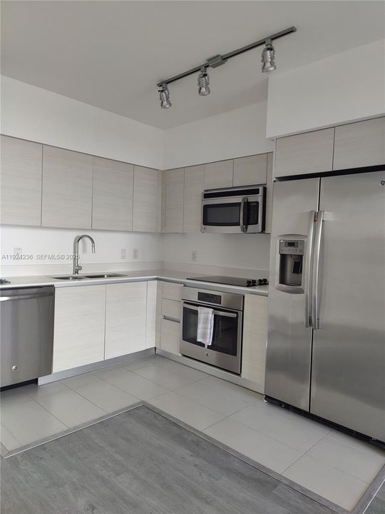 For Rent: $2,750 (1 beds, 1 baths, 616 Square Feet)