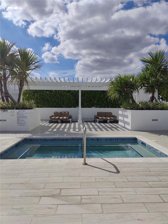 For Rent: $2,750 (1 beds, 1 baths, 616 Square Feet)