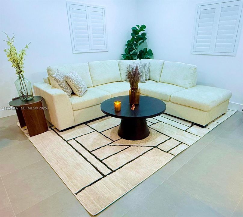 For Rent: $4,000 (3 beds, 2 baths, 1050 Square Feet)