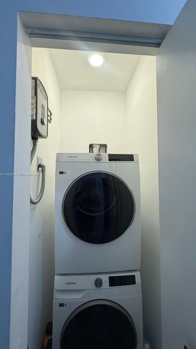 For Rent: $4,000 (3 beds, 2 baths, 1050 Square Feet)