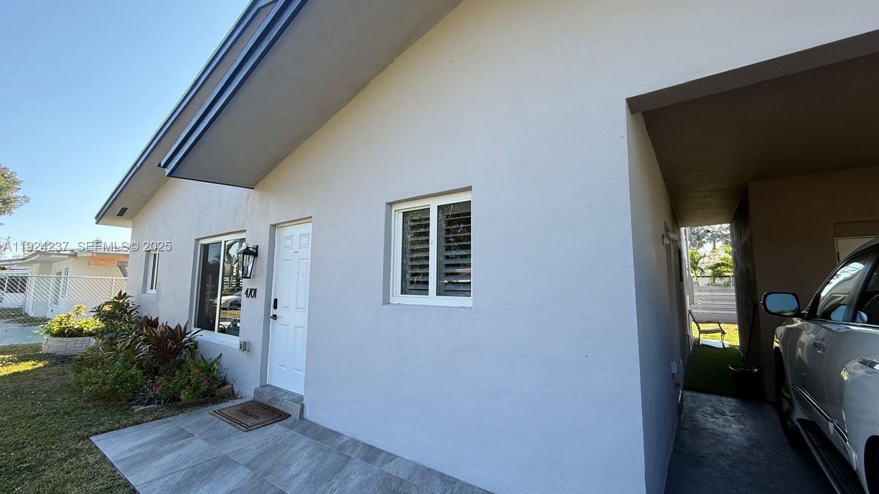 For Rent: $4,000 (3 beds, 2 baths, 1050 Square Feet)