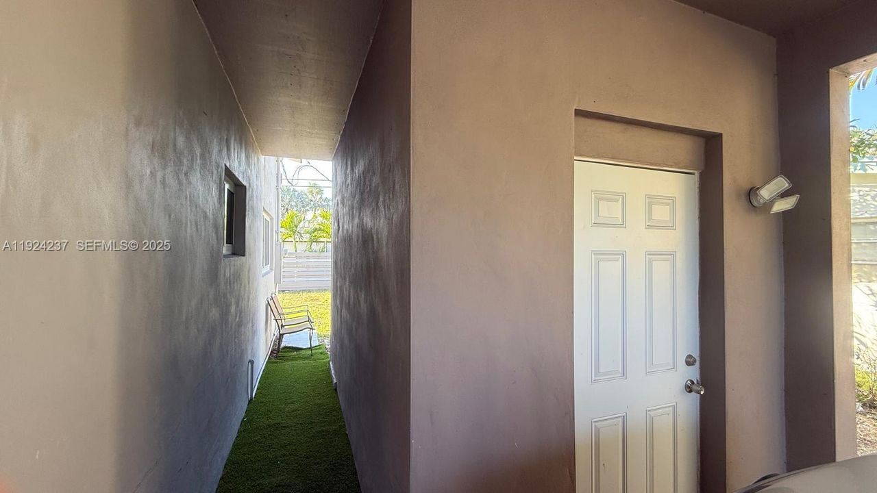 For Rent: $4,000 (3 beds, 2 baths, 1050 Square Feet)