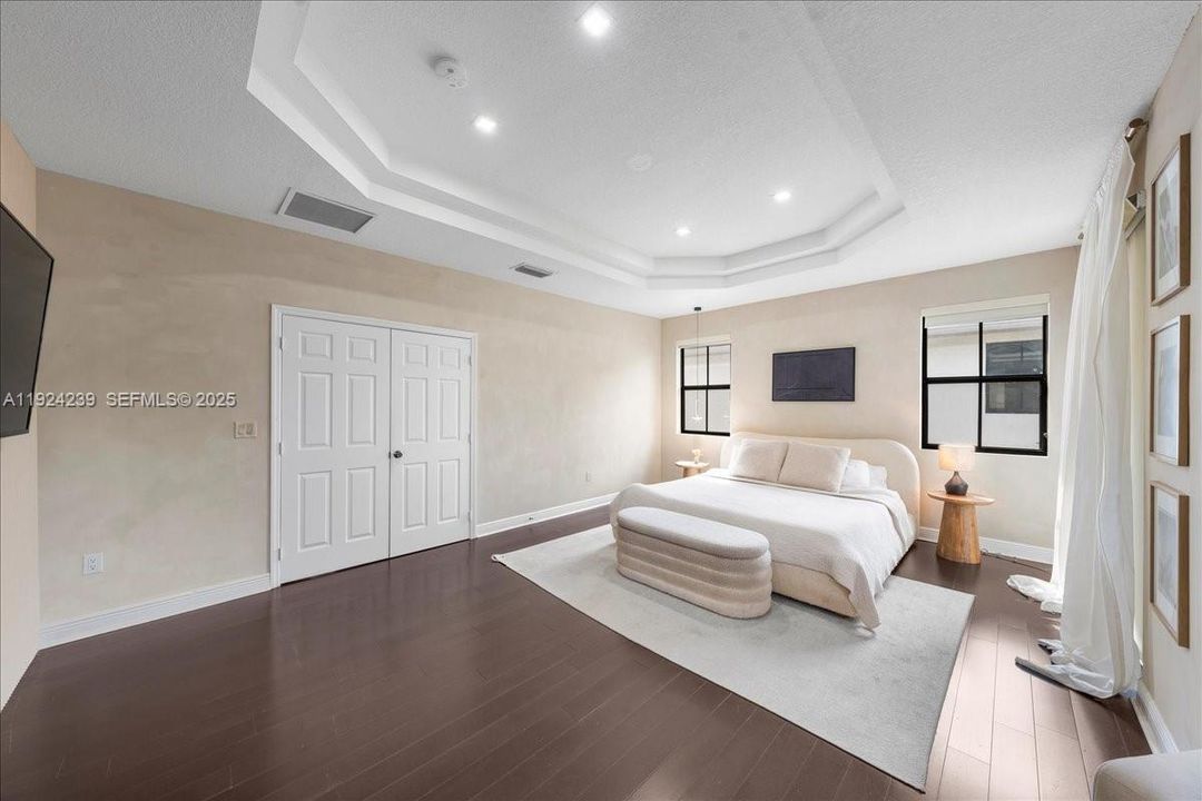 For Sale: $1,135,000 (5 beds, 4 baths, 3010 Square Feet)