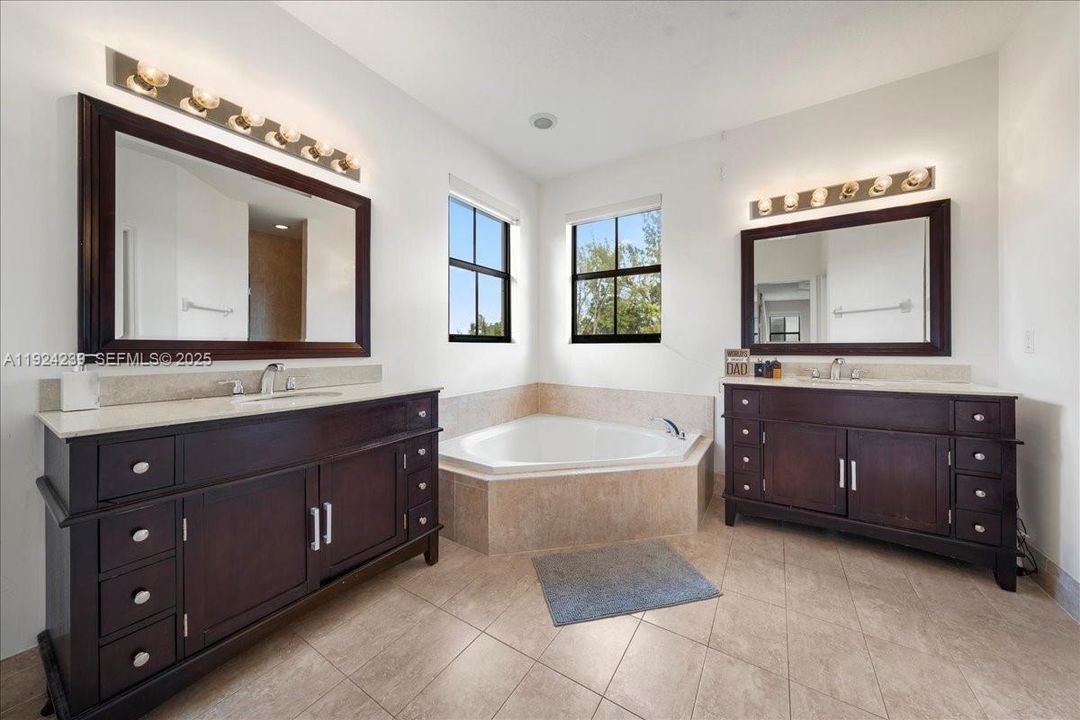 For Sale: $1,135,000 (5 beds, 4 baths, 3010 Square Feet)