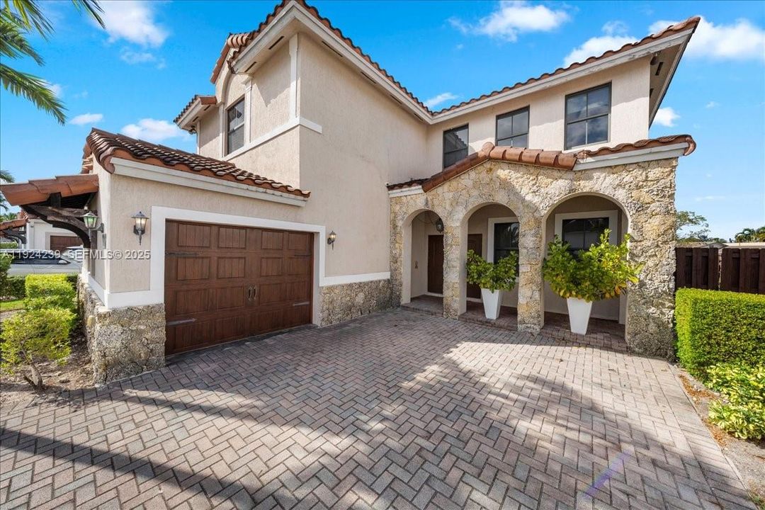 For Sale: $1,135,000 (5 beds, 4 baths, 3010 Square Feet)