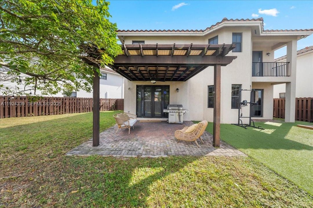 For Sale: $1,135,000 (5 beds, 4 baths, 3010 Square Feet)