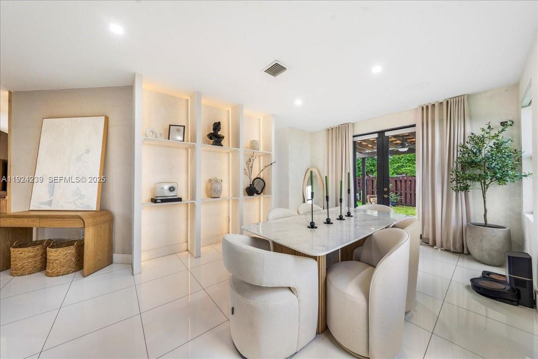 For Sale: $1,135,000 (5 beds, 4 baths, 3010 Square Feet)