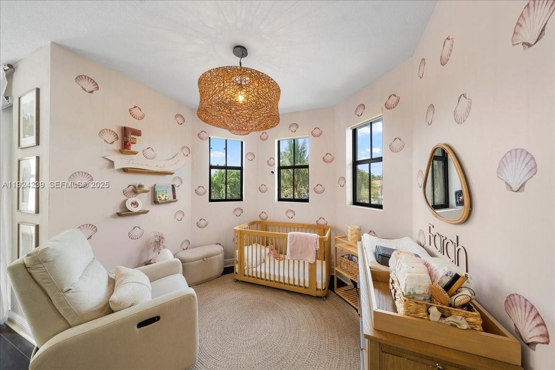 For Sale: $1,135,000 (5 beds, 4 baths, 3010 Square Feet)