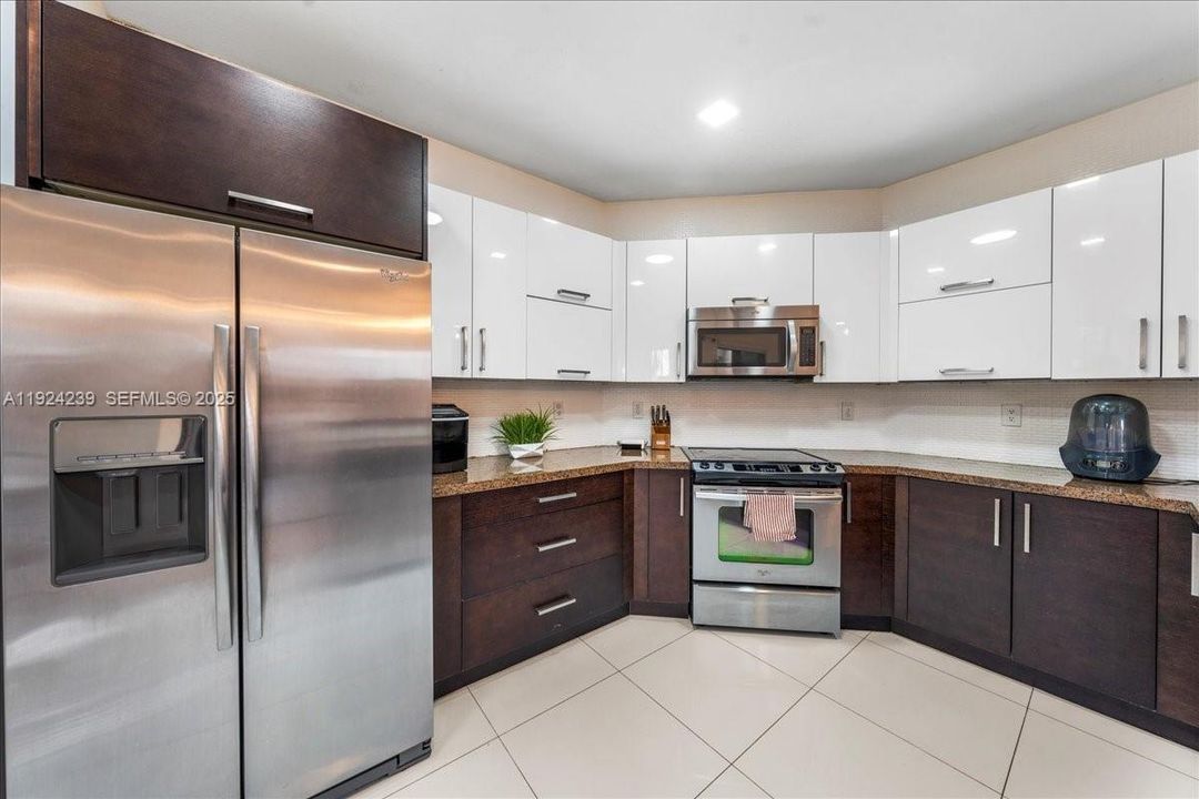 For Sale: $1,135,000 (5 beds, 4 baths, 3010 Square Feet)