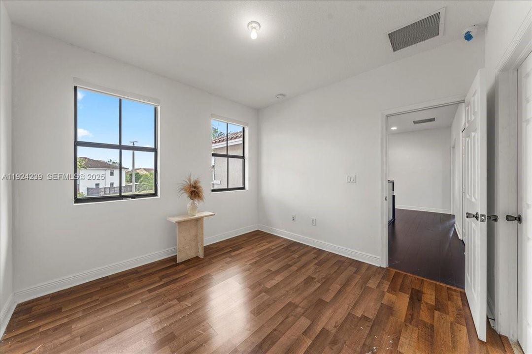 For Sale: $1,135,000 (5 beds, 4 baths, 3010 Square Feet)