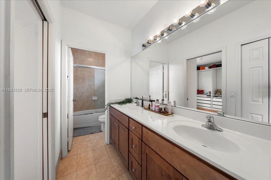 For Sale: $1,135,000 (5 beds, 4 baths, 3010 Square Feet)