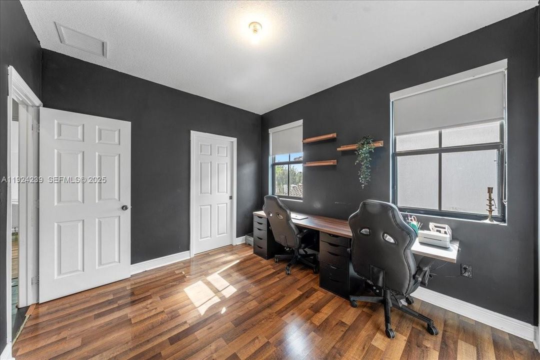 For Sale: $1,135,000 (5 beds, 4 baths, 3010 Square Feet)