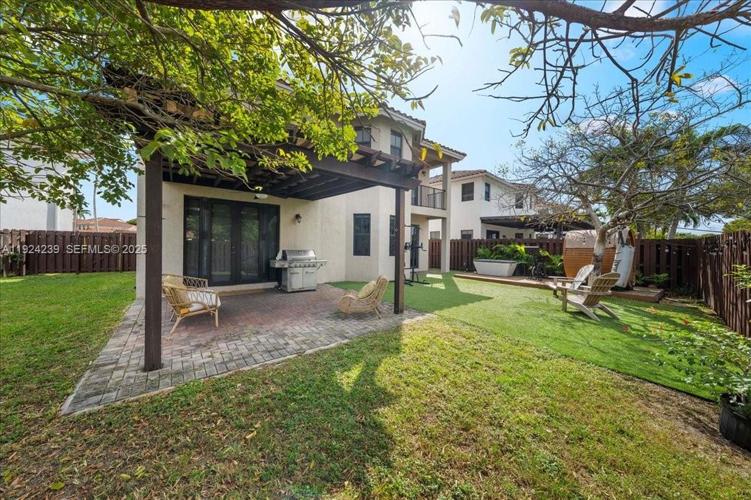 For Sale: $1,135,000 (5 beds, 4 baths, 3010 Square Feet)